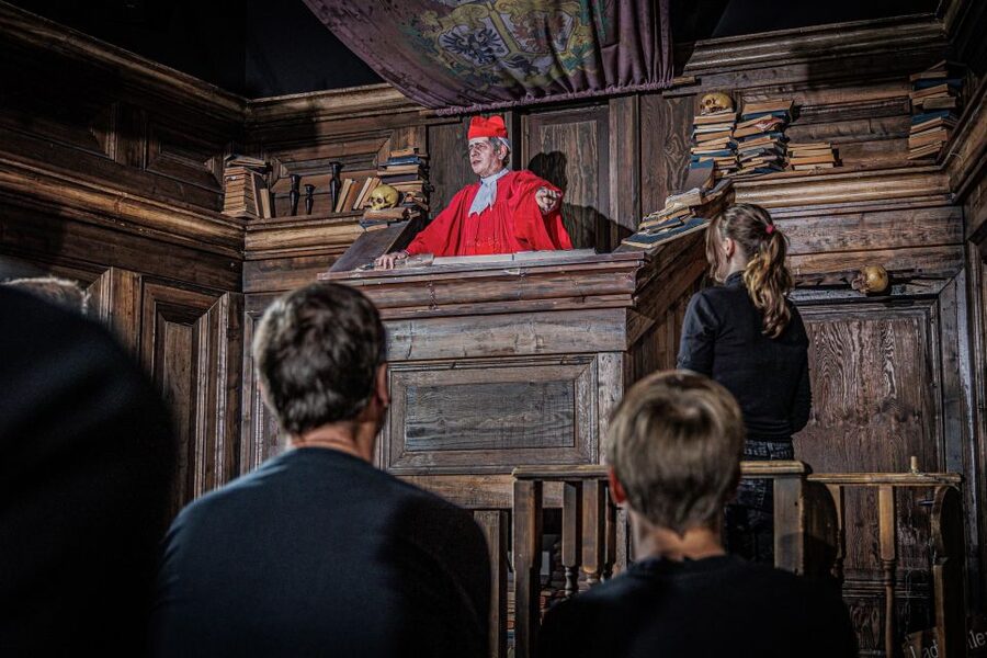 Berlin: Madame Tussauds Museum & Berlin Dungeon Combo Ticket - Language, age, and comfort concerns