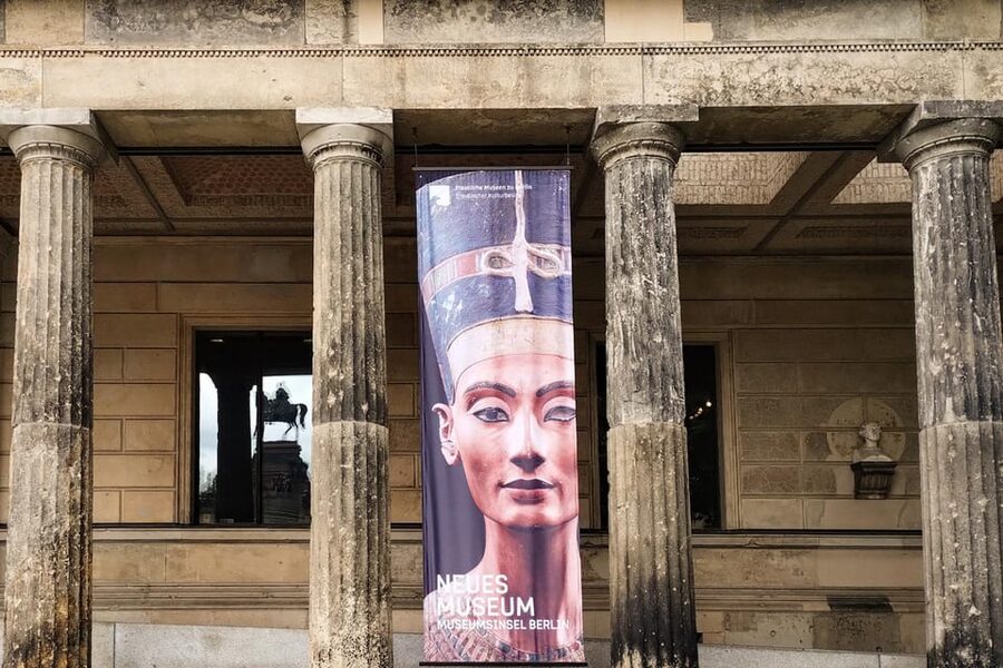Berlin: Museum Island Guided Walking Tour - Lustgarten and the scale of Berlin Cathedral