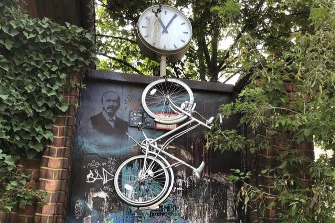 Berlin Off-the-Beaten-Path Walking Tour: Kreuzberg, Mitte and Friedrichshain - Starting in central Berlin and crossing the city