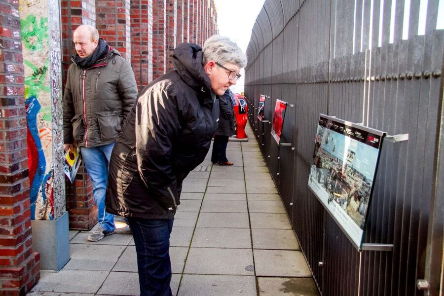 Berlin: Panoramapunkt Skip-the-Line Elevator Ticket - Coffee, Cake, and the Crown of Berlin