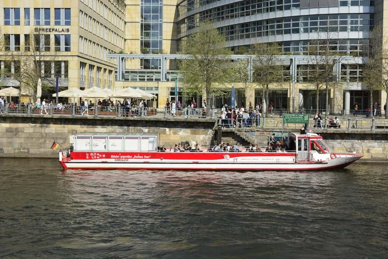 Berlin: Panoramic Boat Tour with Bilingual Audio Guide - Key points to know before boarding