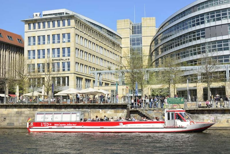 Berlin: Panoramic Boat Tour with Bilingual Audio Guide - What this Berlin boat tour actually offers