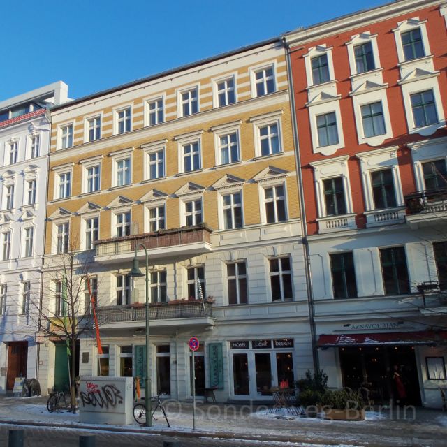 Berlin: Prenzlauer Berg District Guided Walking Tour - The guide makes the difference