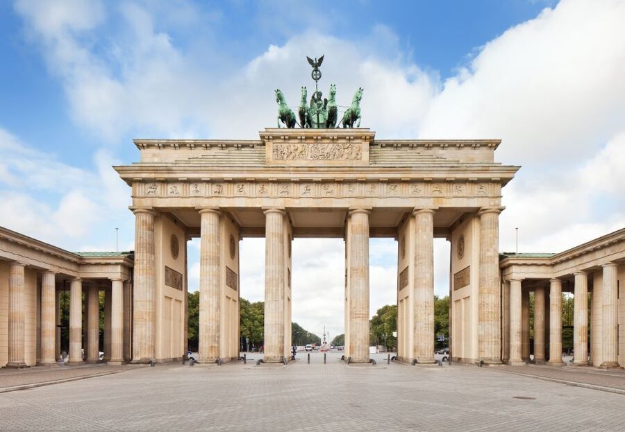 Berlin: Private 2-Hour Sightseeing Tour in Classic GDR Van - The two-hour route through Berlin’s major sights