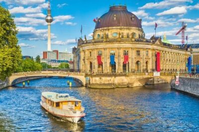 Berlin Private Custom Tour with a Local: Highlights & Hidden Gems