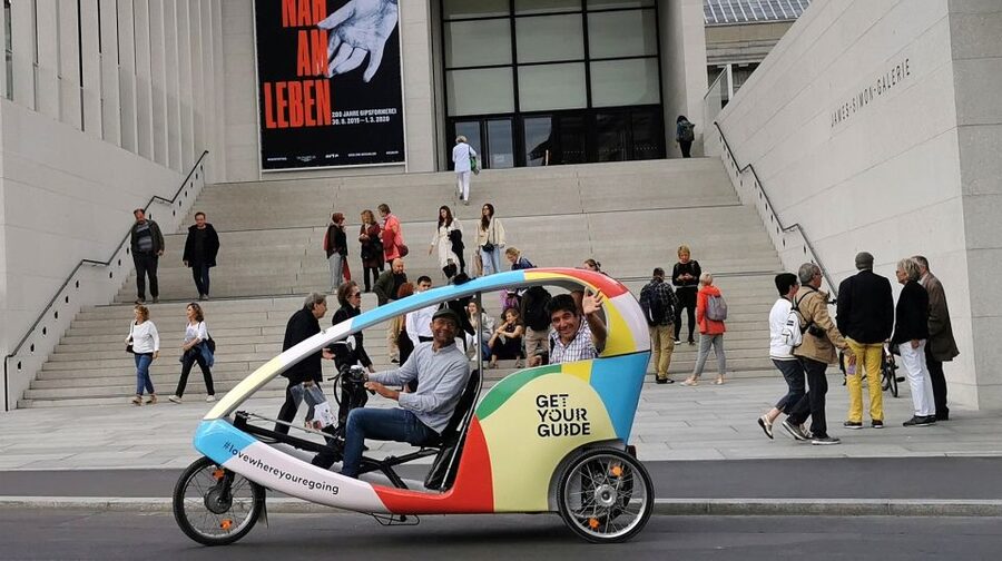 Berlin: Private Guided E-Rickshaw Tour - Unter den Linden and the center of historic Berlin