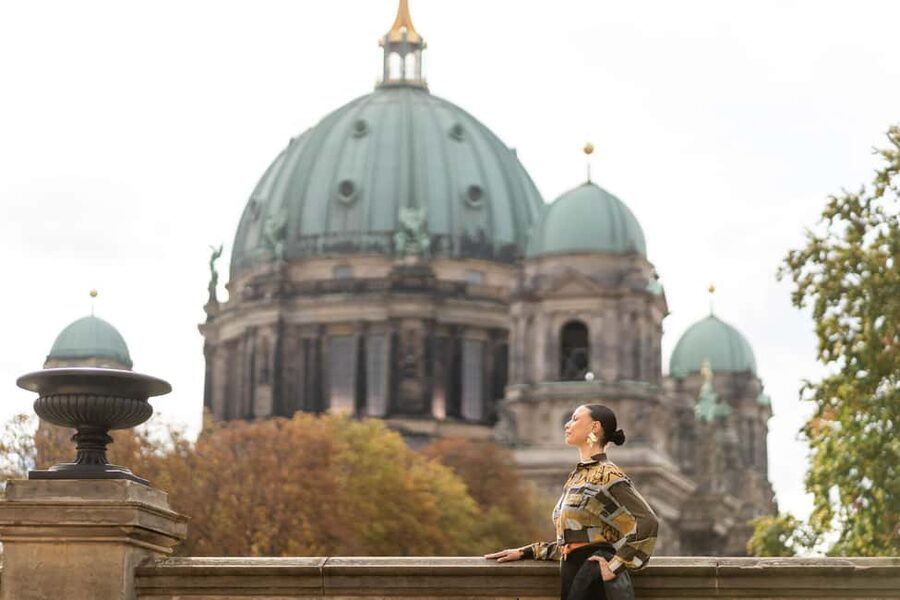 Berlin: Private Photo Session with Professional Photographer - A Berlin photo session with more purpose than a selfie