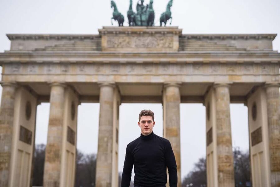 Berlin: Private Photo Session with Professional Photographer - Meeting the photographer near Museum Island