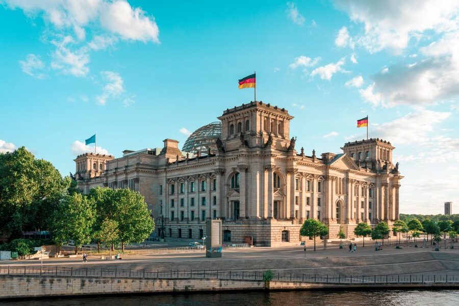 Berlin: Private Reichstag and Glass Dome Tour - Meeting at Pariser Platz beside the Brandenburg Gate
