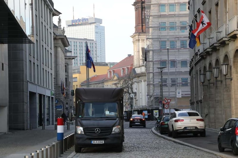Berlin: Private Sightseeing Tour in an E-Rickshaw - Why an e-rickshaw works well in central Berlin