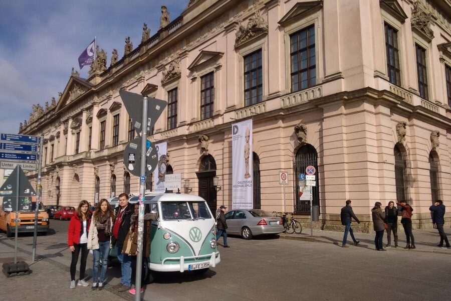 Berlin: Private Sightseeing Tour in Iconic Oldtimer VW Bus - FAQ