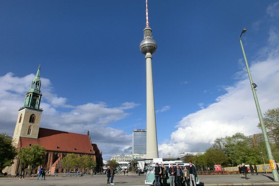 Berlin: Private Sightseeing Tour in Iconic Oldtimer VW Bus - A two-hour route through Berlin’s central story