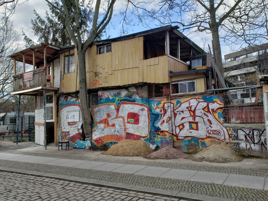Berlin: Private tour through the district of Kreuzberg - The former death strip and the tree house