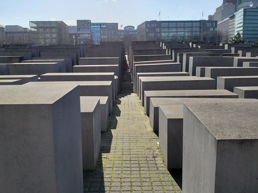 Berlin: Private walking tour through the city center - Finding remaining Berlin Wall traces