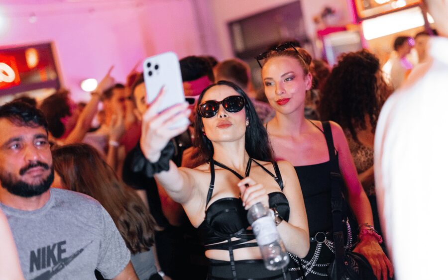Berlin: Pub Crawl with Shots and VIP Club Entry - Starting at Generator Berlin Alexanderplatz at 21:00