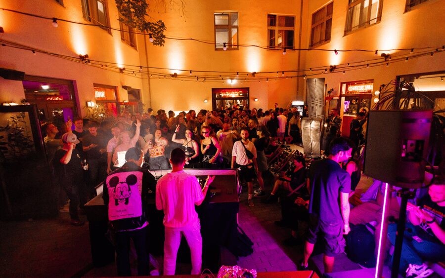 Berlin: Pub Crawl with Shots and VIP Club Entry - What the free shots and drink deals are really worth