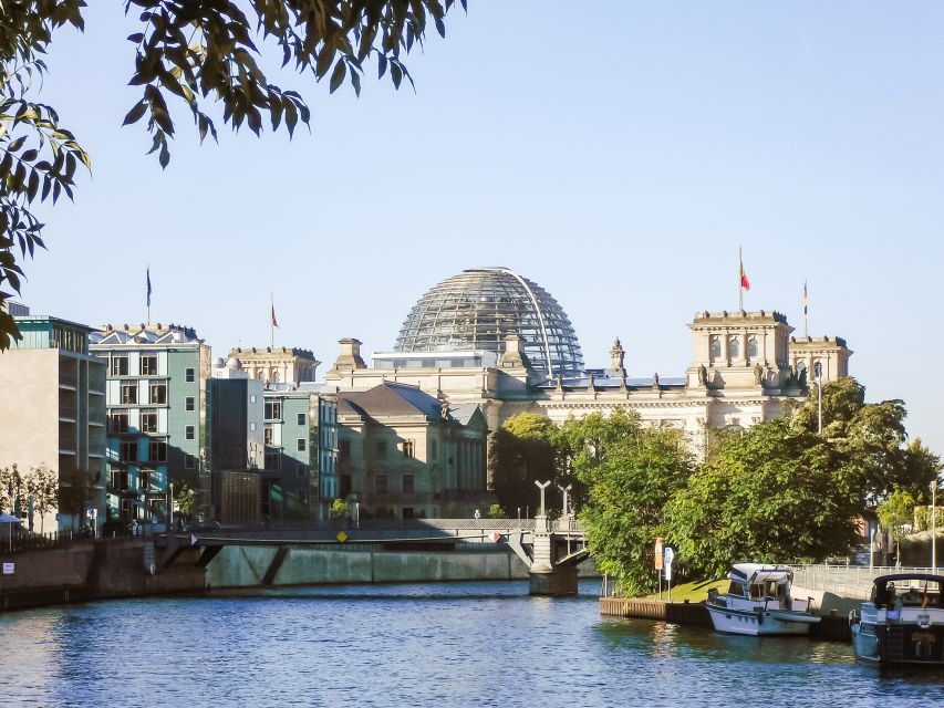 Berlin: Reichstag, Plenary Chamber, Cupola & Government Tour - A 60-minute walk through Berlin’s government quarter