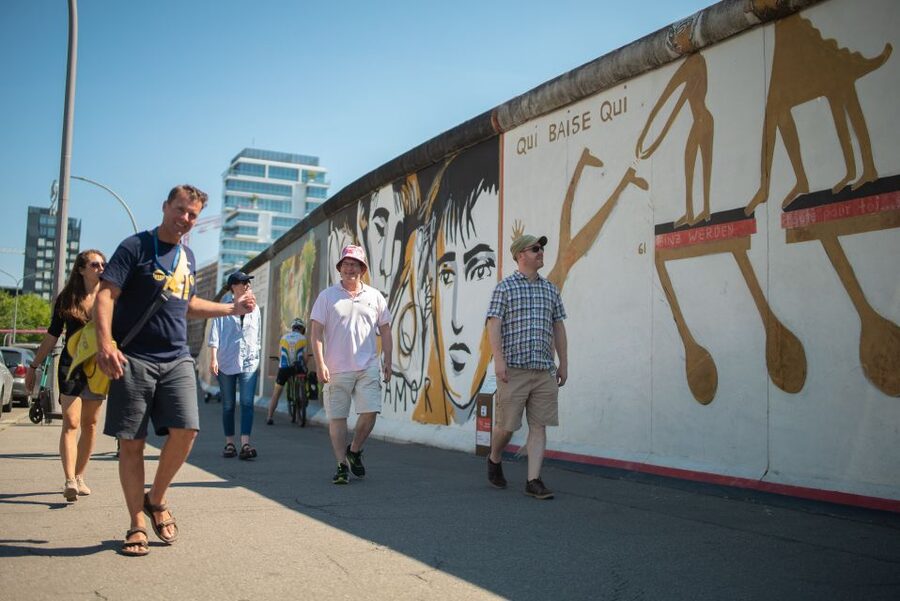 Berlin Reunited and Revived! 3-Hour Alternative Tour - Mitte: restored buildings and the first signs of change