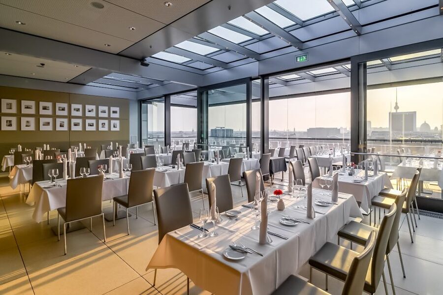 Berlin: Rooftop Dinner at the Käfer Restaurant Reichstag - Who should book this dinner?