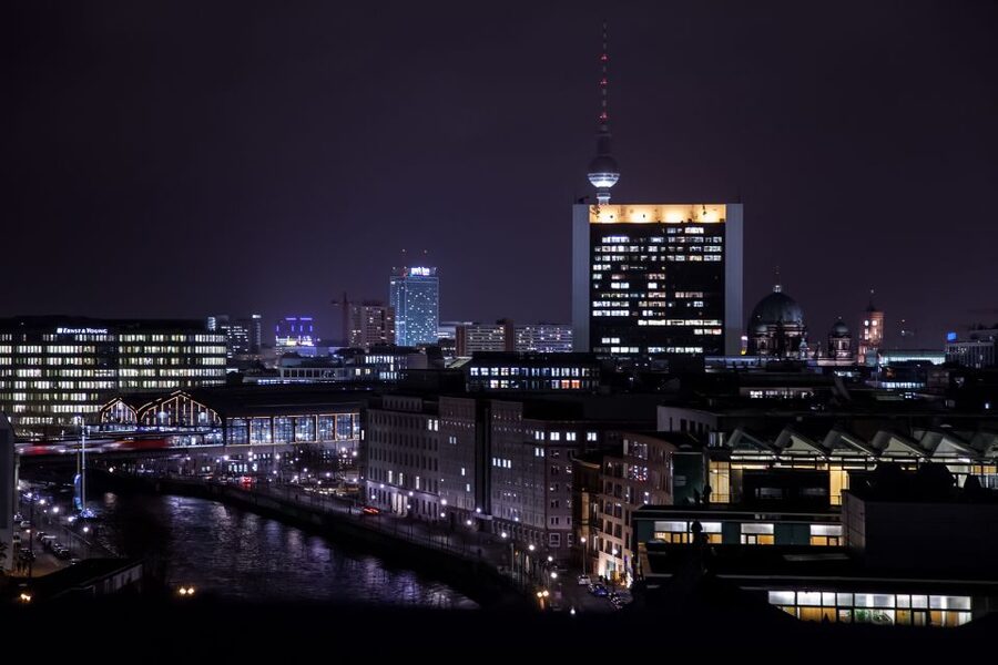 Berlin: Rooftop Dinner at the Käfer Restaurant Reichstag - Service that makes the price easier to accept