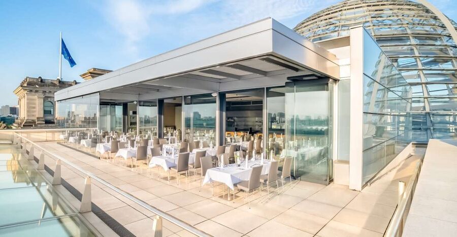 Berlin: Rooftop Lunch at the Reichstag's Käfer Restaurant - Reaching Käfer and settling in for lunch