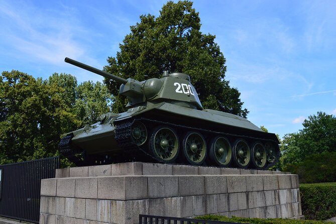 Berlin's Best: 2 Hour Walking Tour Third Reich and the Cold War - Soviet tanks in Tiergarten and the Victory Column
