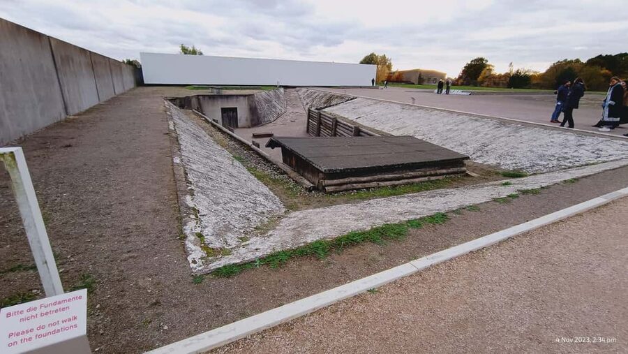 Berlin: Sachsenhausen Concentration Camp Museum Tour - Practical advice for a respectful day