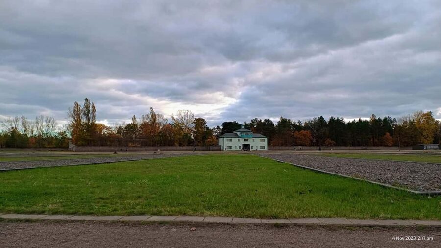 Berlin: Sachsenhausen Concentration Camp Museum Tour - The guide can shape the entire experience