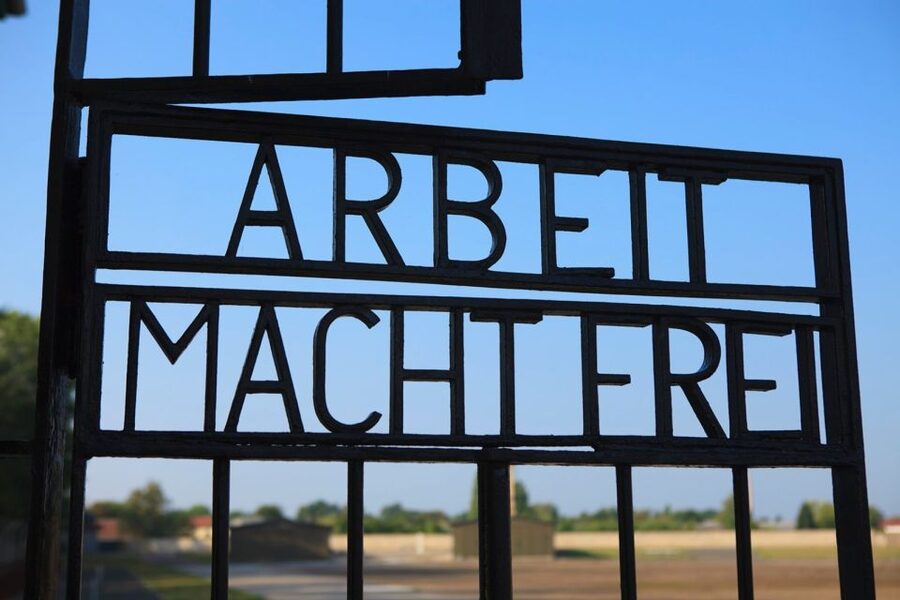 Berlin: Sachsenhausen Memorial 6-Hour Tour in Spanish - Key points to know before booking