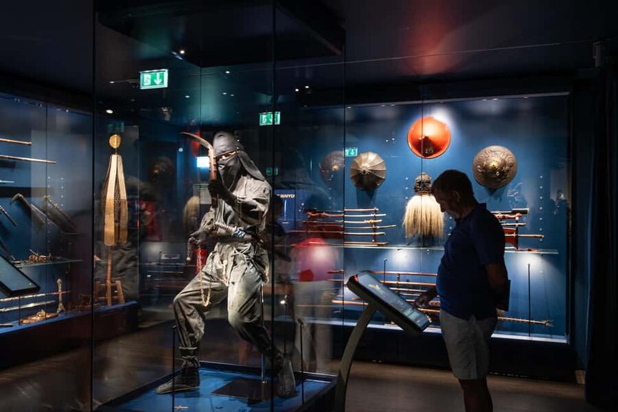 Berlin: Samurai Museum Entry Ticket - The Noh theater and tea house add cultural depth