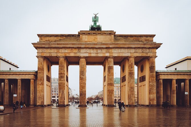 Berlin Scavenger Hunt and Highlights Self-Guided Tour - What the attraction stops offer
