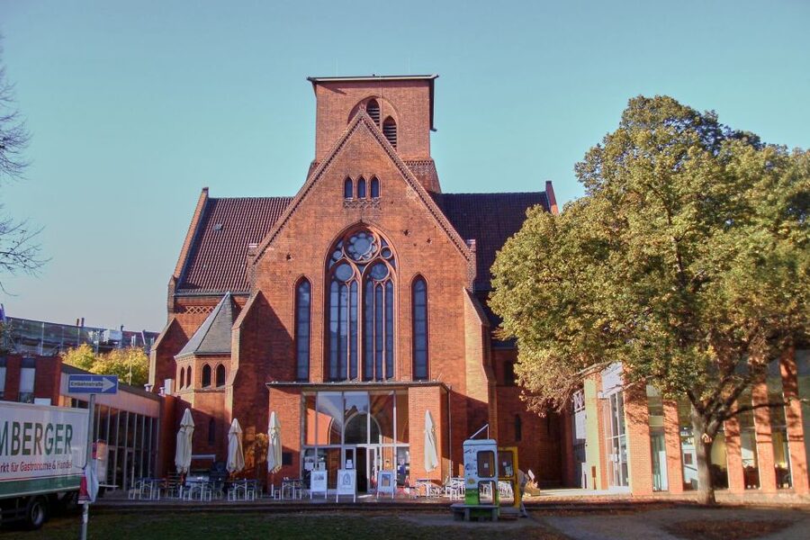 Berlin: Schillerkiez and Rollberg Walking Tour - Reinhold Steinle’s guiding style