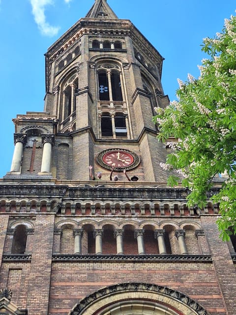 Berlin: Secrets of Berlin Bike Tour - Mauerpark and the People’s Theatre