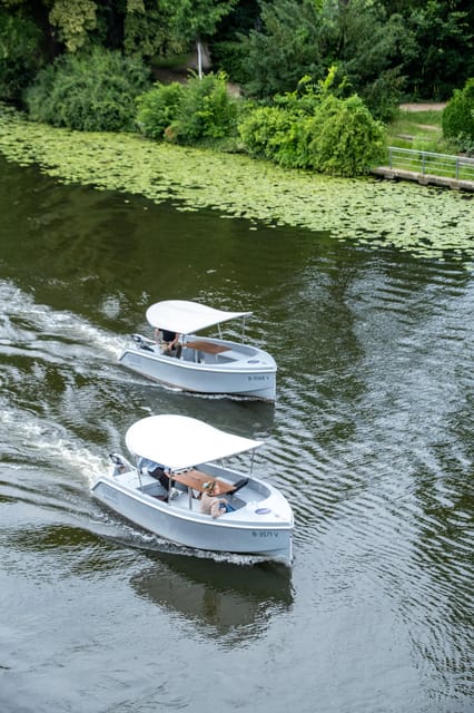 Berlin: Self-Drive Boat Tour - Steering onto the Spree