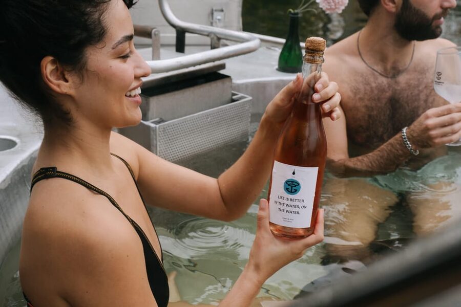 Berlin: Self-drive hot tub boat experience - Who will enjoy this most