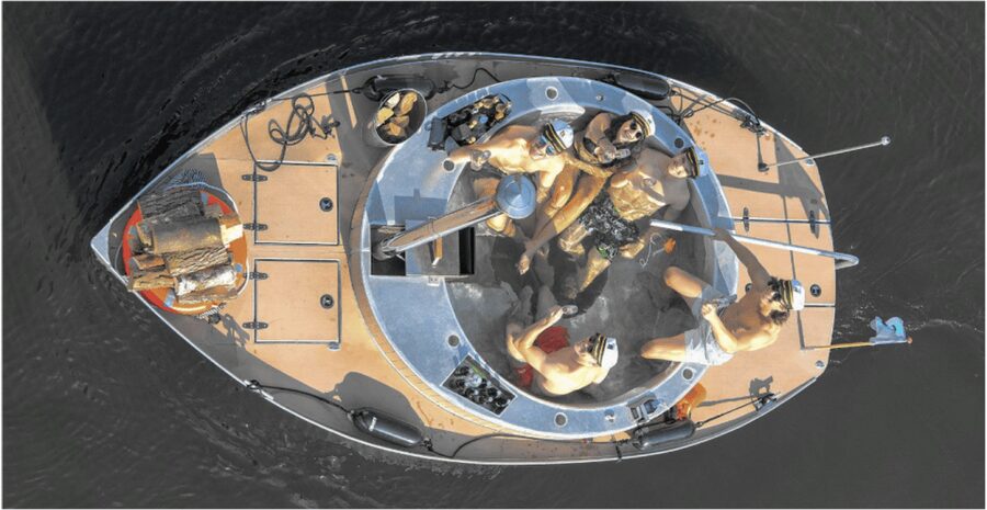Berlin: Self-drive hot tub boat experience - Drinks, snacks, and the social side