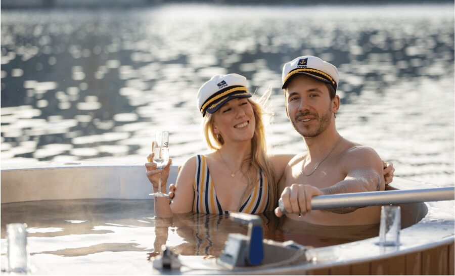 Berlin: Self-drive hot tub boat experience - How the group size affects the price