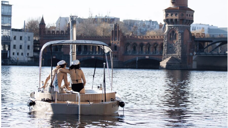 Berlin: Self-drive hot tub boat experience - The best season and the main drawbacks