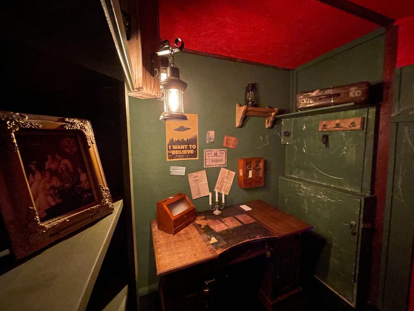 Berlin: “Shadow of the Rubber Duck” Escape Room Experience - Why the small room works