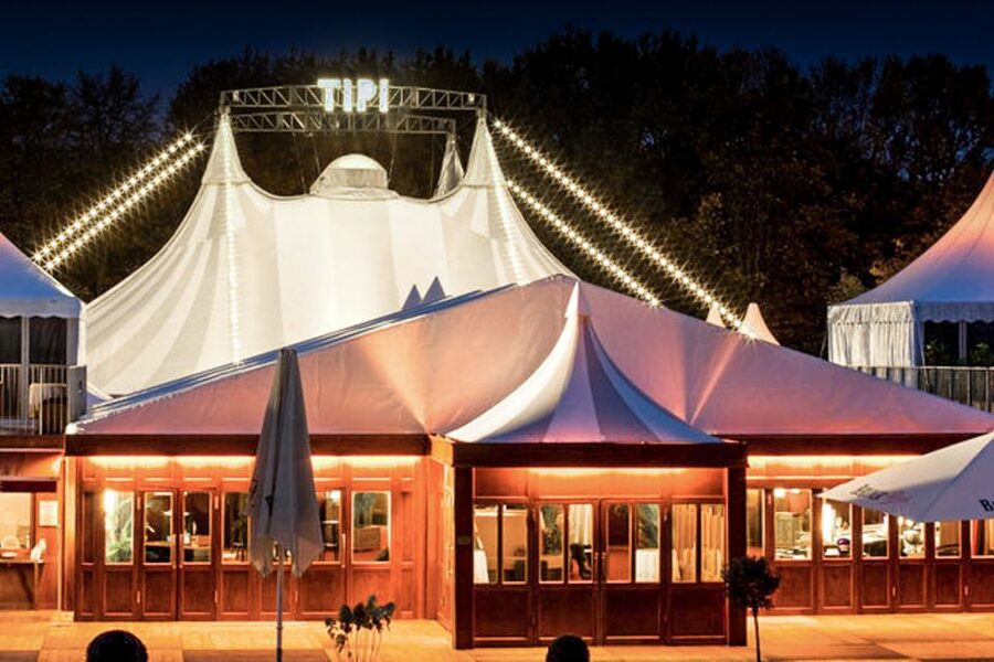 Berlin: Show at the Tipi am Kanzleramt - A 150-minute mix of cabaret and variety