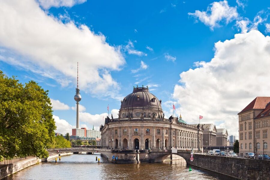 Berlin: Sights and Highlights Bike Tour with a Local Guide - Starting at Kulturbrauerei in Prenzlauer Berg