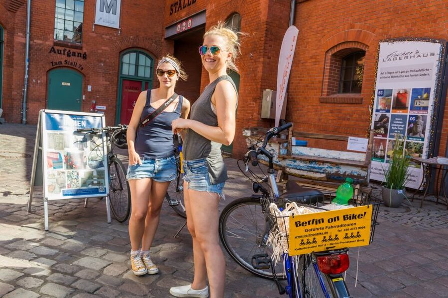 Berlin: Sights and Highlights Bike Tour with a Local Guide - Brandenburg Gate and the Holocaust Memorial