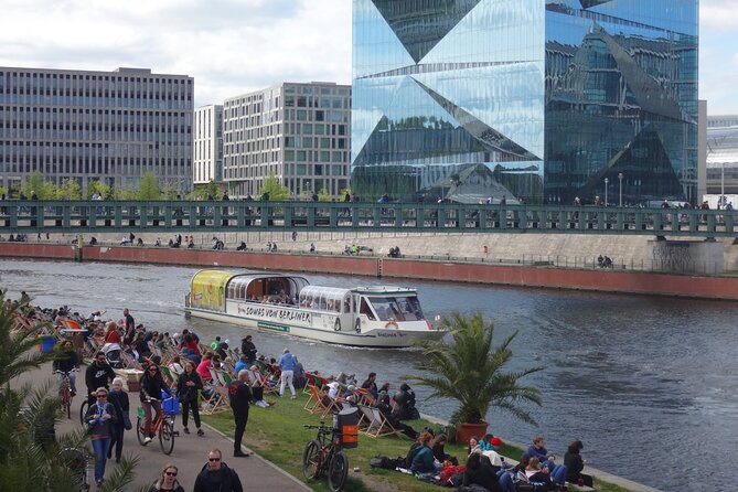 Berlin sightseeing boat tour on the Spree - Mühlendammschleuse and Berlin’s early beginnings