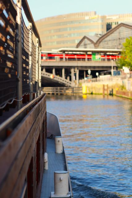Berlin: Sightseeing Boat Tour on the Spree for Families - Tiergartenviertel and the first river views