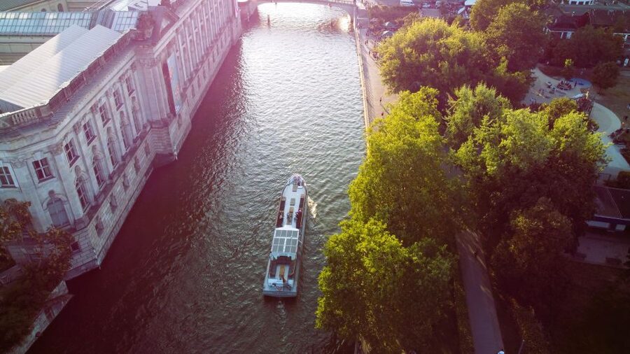 Berlin: Sightseeing Boat Tour on the Spree for Families - What the lack of a guide means for your visit