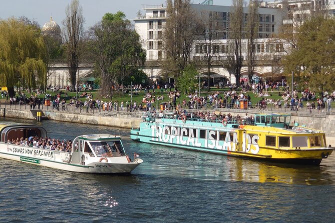Berlin sightseeing boat tour on the Spree - Berlin Cathedral and the first Museum Island views