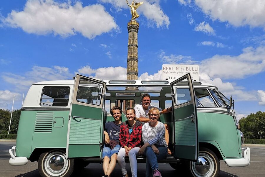Berlin: Sightseeing Tour in Classic Volkswagen T1 Samba Bus - Who should book this experience