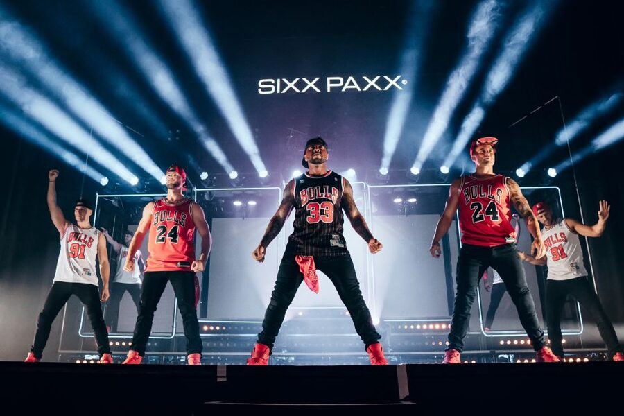 Berlin: SIXX PAXX Theater Show - The opening: music, lights, and a fast start