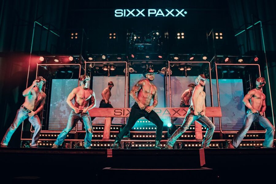 Berlin: SIXX PAXX Theater Show - German hosting, international appeal