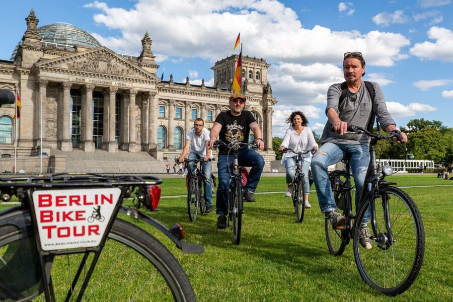 Berlin: Small Group Bike Tour Through City Center - Finishing through Prenzlauer Berg